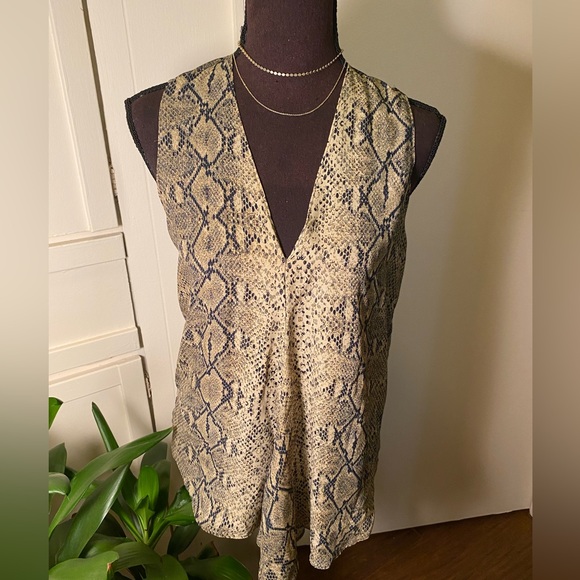 Professional Style Snake Print Tank Top - Picture 4 of 5